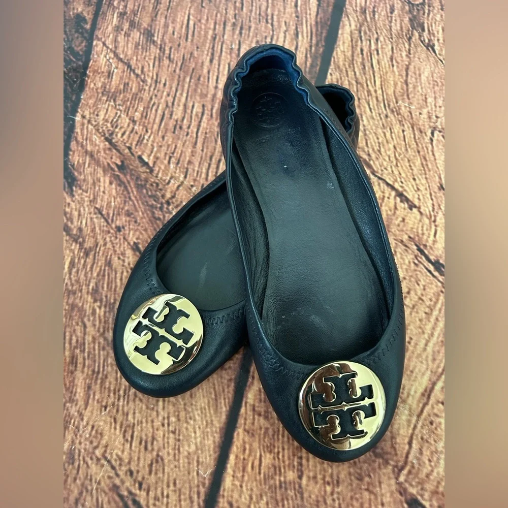 TORY BURCH Reva Blue leather gold metal logo‎ detail ballet flats shoes size 7